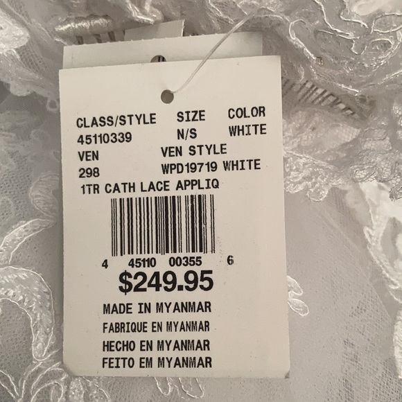 Davids Bridal One Tier Lace Applique Comb Veil - Picture 11 of 14